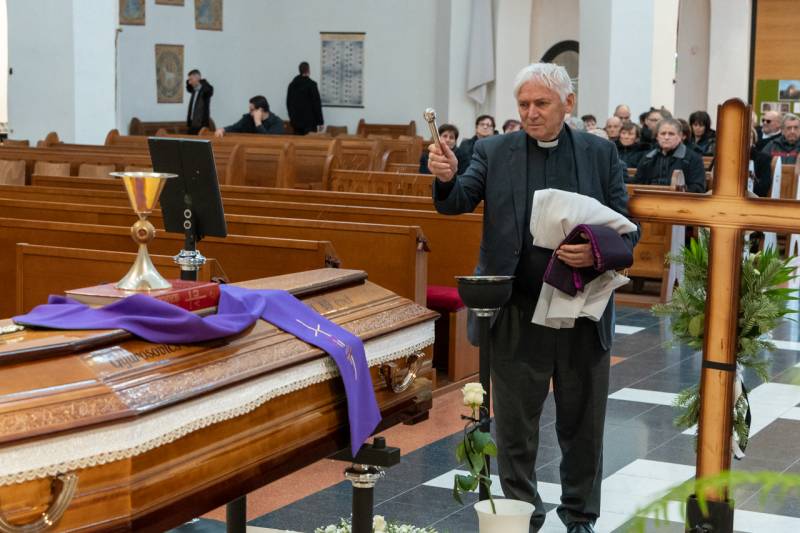 2025_10_27_gyurosovics temetes_05.jpg 2025_10_27_gyurosovics temetes_05.jpg